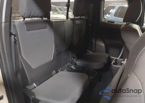 2018 Toyota Tacoma Trd Sport z USA, uszkodzony, nr VIN 5TFSZ5AN0JX154643